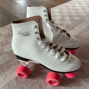 Roller Derby Mystic LT White Roller Skates with Pink Wheels
